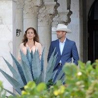 Jennifer Lopez and Jason Statham on the set of 'Parker' | Picture 85684